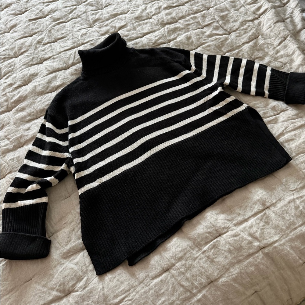 Gap black/cream turtleneck sweater XS